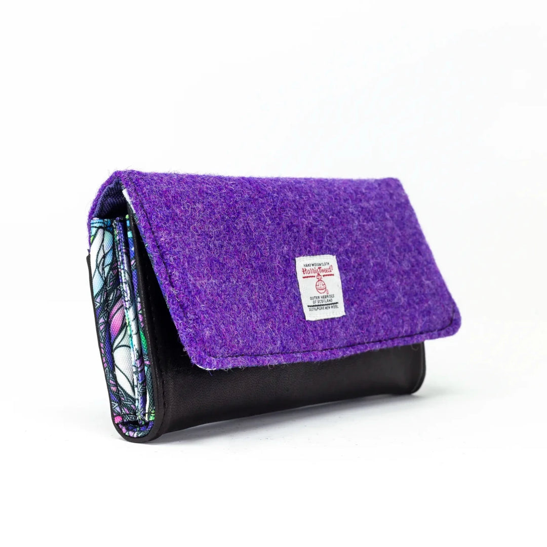 Angled view of Aurora leather purse featuring a Harris Tweed® exterior flap and lambskin leather body